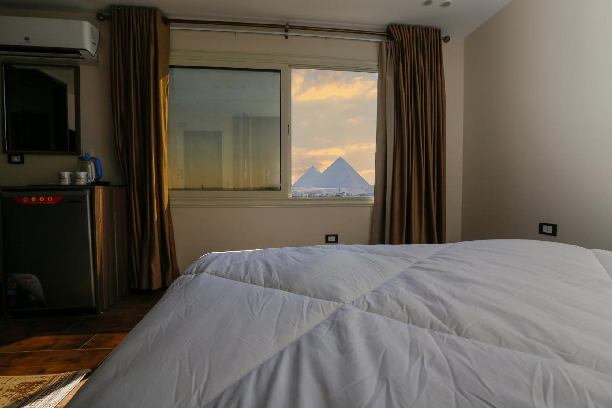 Imperial Pyramids Heights View Bed & Breakfast Nazlet el-Sîsi Exterior foto